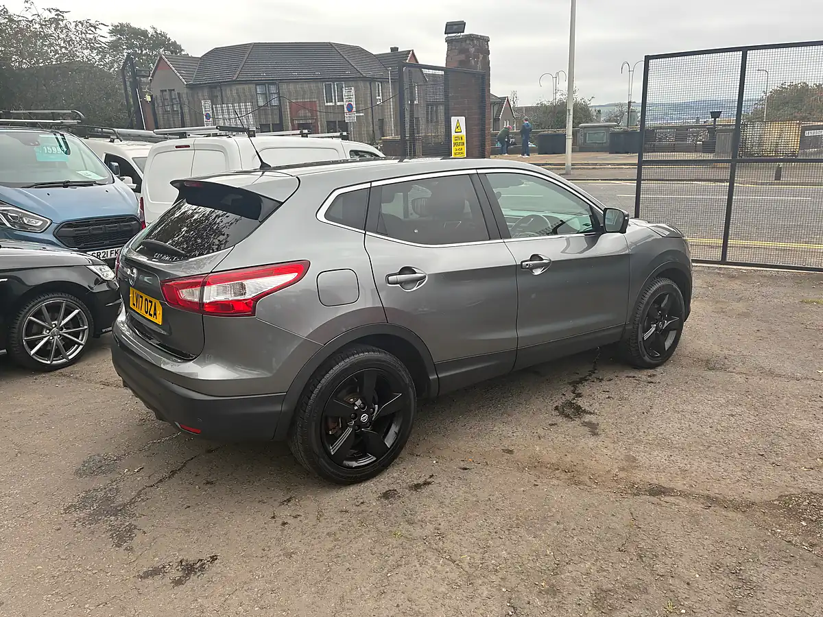 Used 2017 Nissan Qashqai N-Connecta Grey - Interior and Exterior details 3