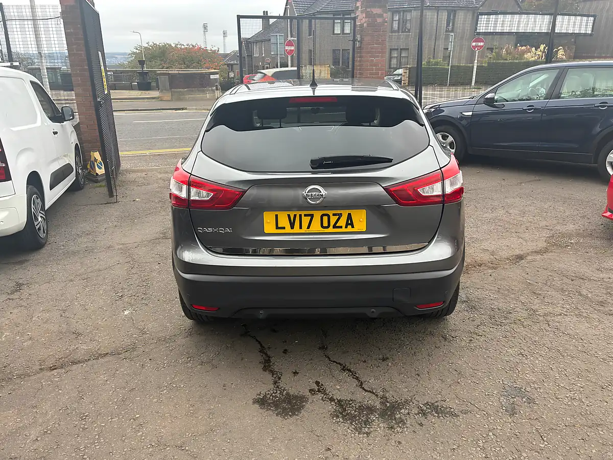 Used 2017 Nissan Qashqai N-Connecta Grey - Interior and Exterior details 4