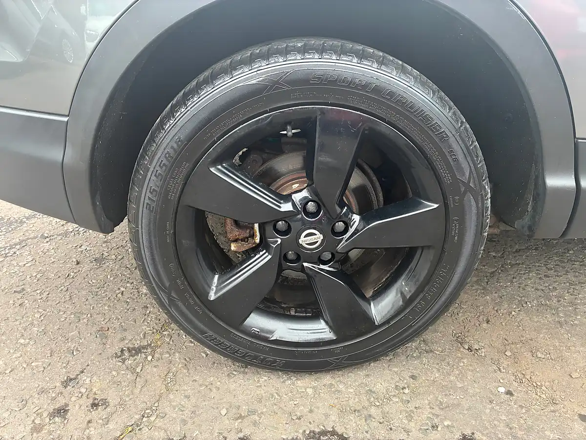Used 2017 Nissan Qashqai N-Connecta Grey - Interior and Exterior details 9