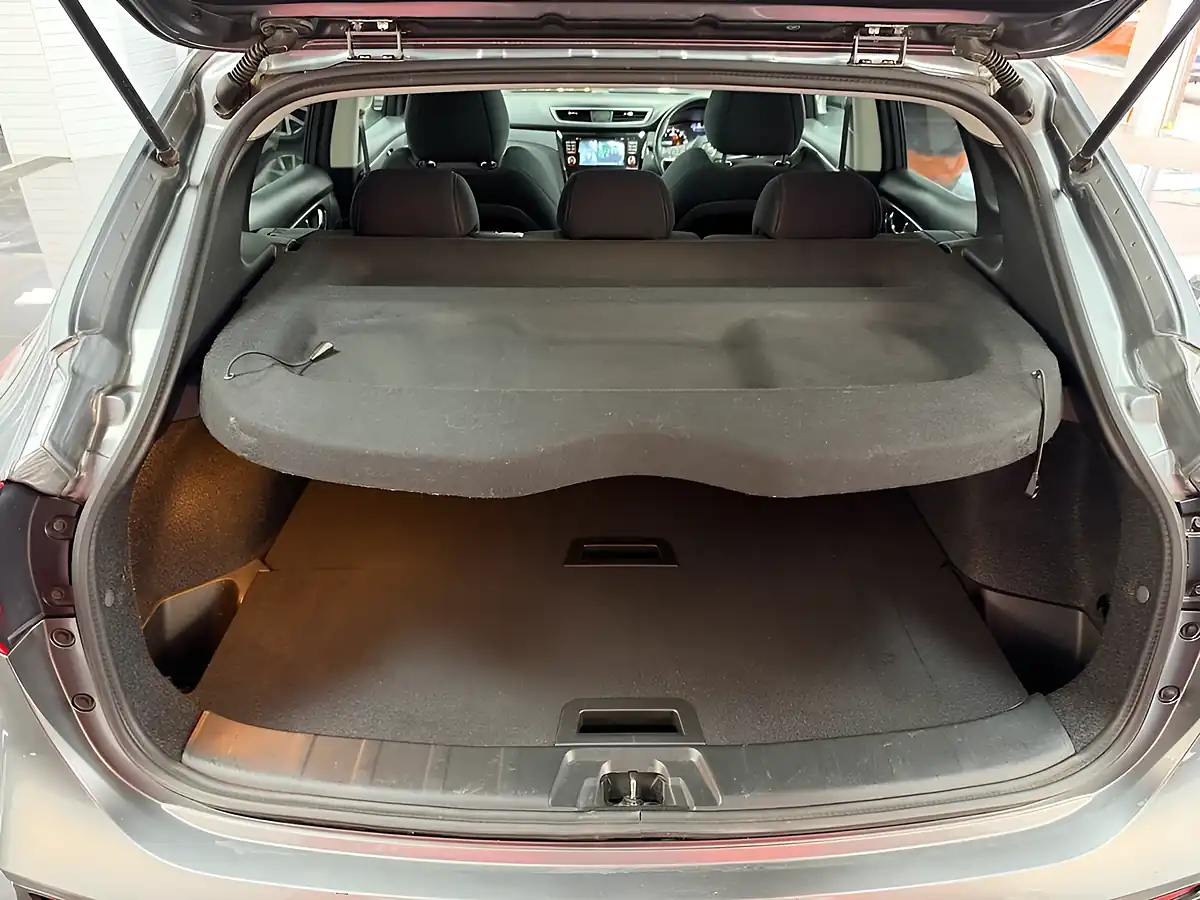Used 2017 Nissan Qashqai N-Connecta Grey - Interior and Exterior details 10
