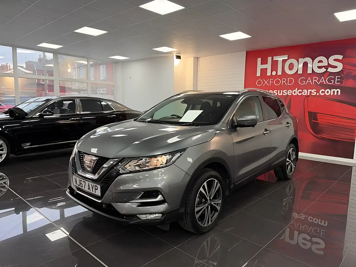 Used 2017 Nissan Qashqai N-Connecta Grey - Interior and Exterior details 13