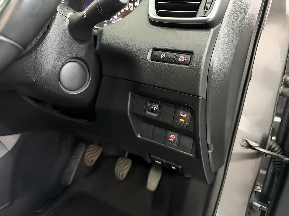 Used 2017 Nissan Qashqai N-Connecta Grey - Interior and Exterior details 16