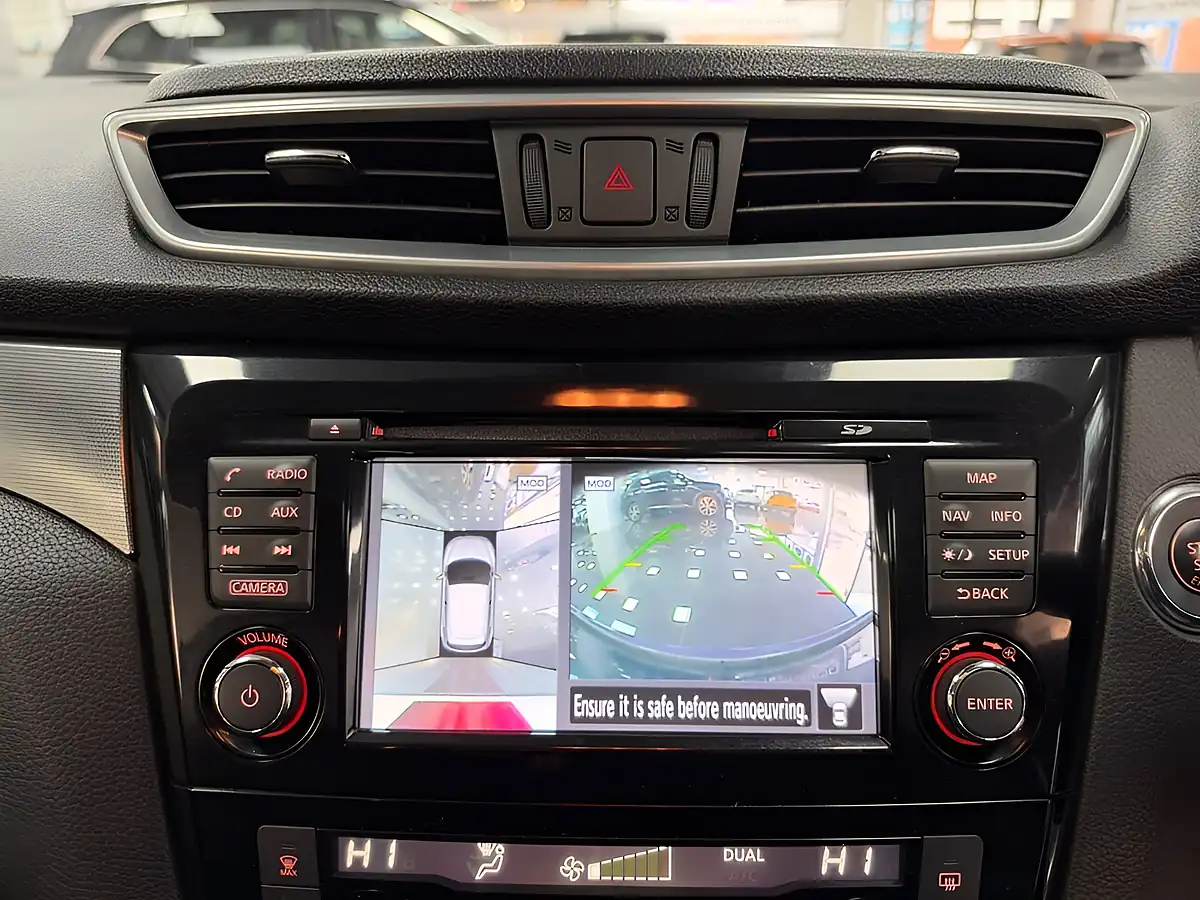 Used 2017 Nissan Qashqai N-Connecta Grey - Interior and Exterior details 17