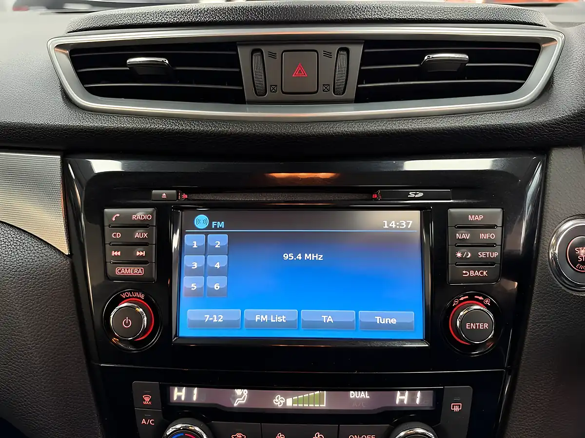 Used 2017 Nissan Qashqai N-Connecta Grey - Interior and Exterior details 18