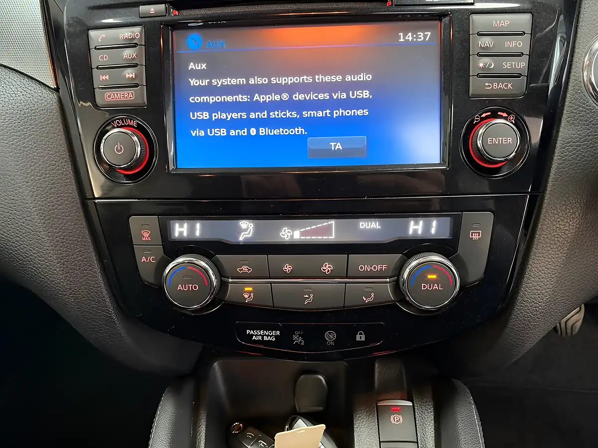 Used 2017 Nissan Qashqai N-Connecta Grey - Interior and Exterior details 19