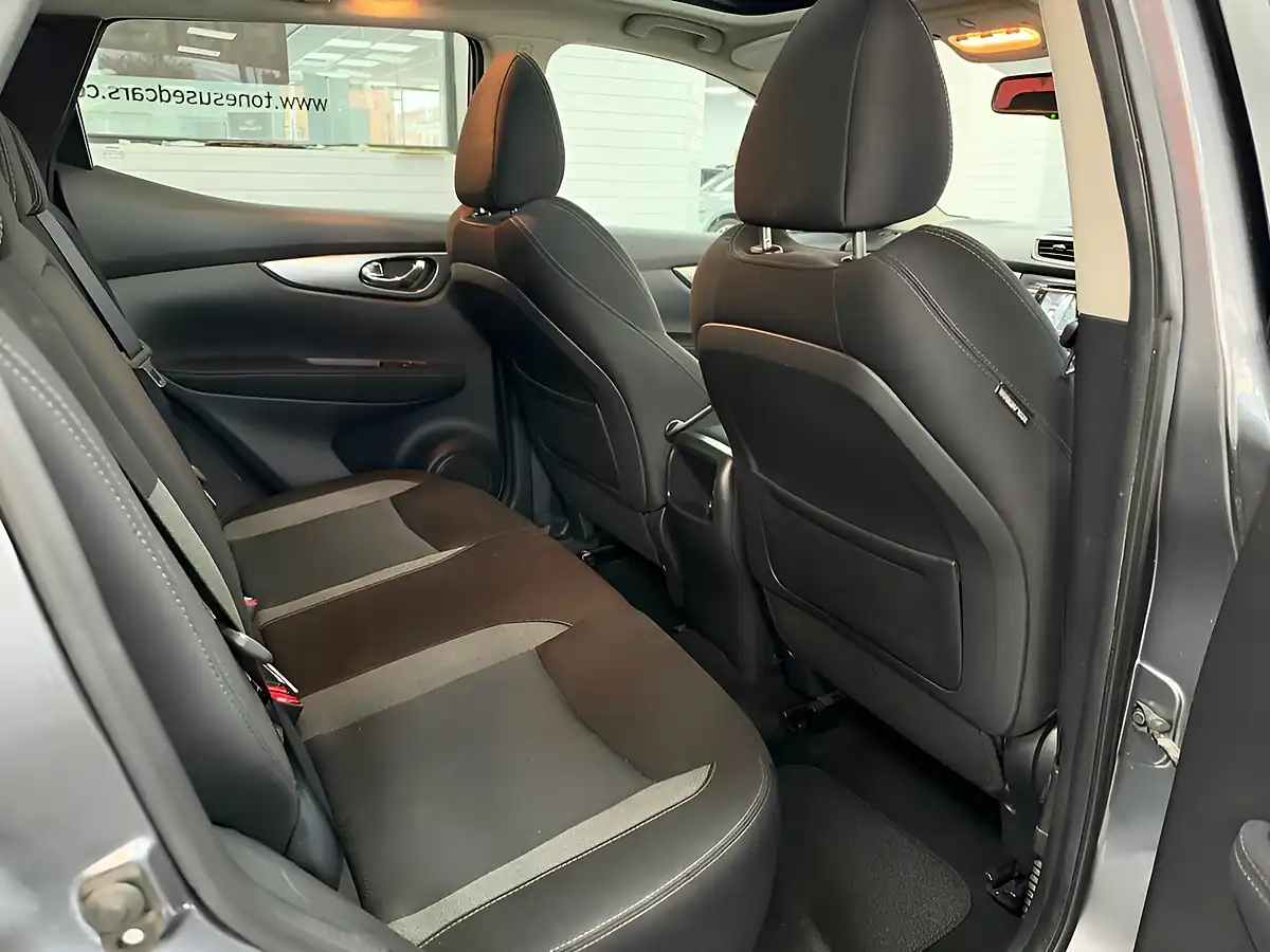 Used 2017 Nissan Qashqai N-Connecta Grey - Interior and Exterior details 4