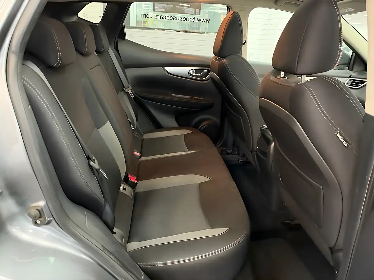 Used 2017 Nissan Qashqai N-Connecta Grey - Interior and Exterior details 5
