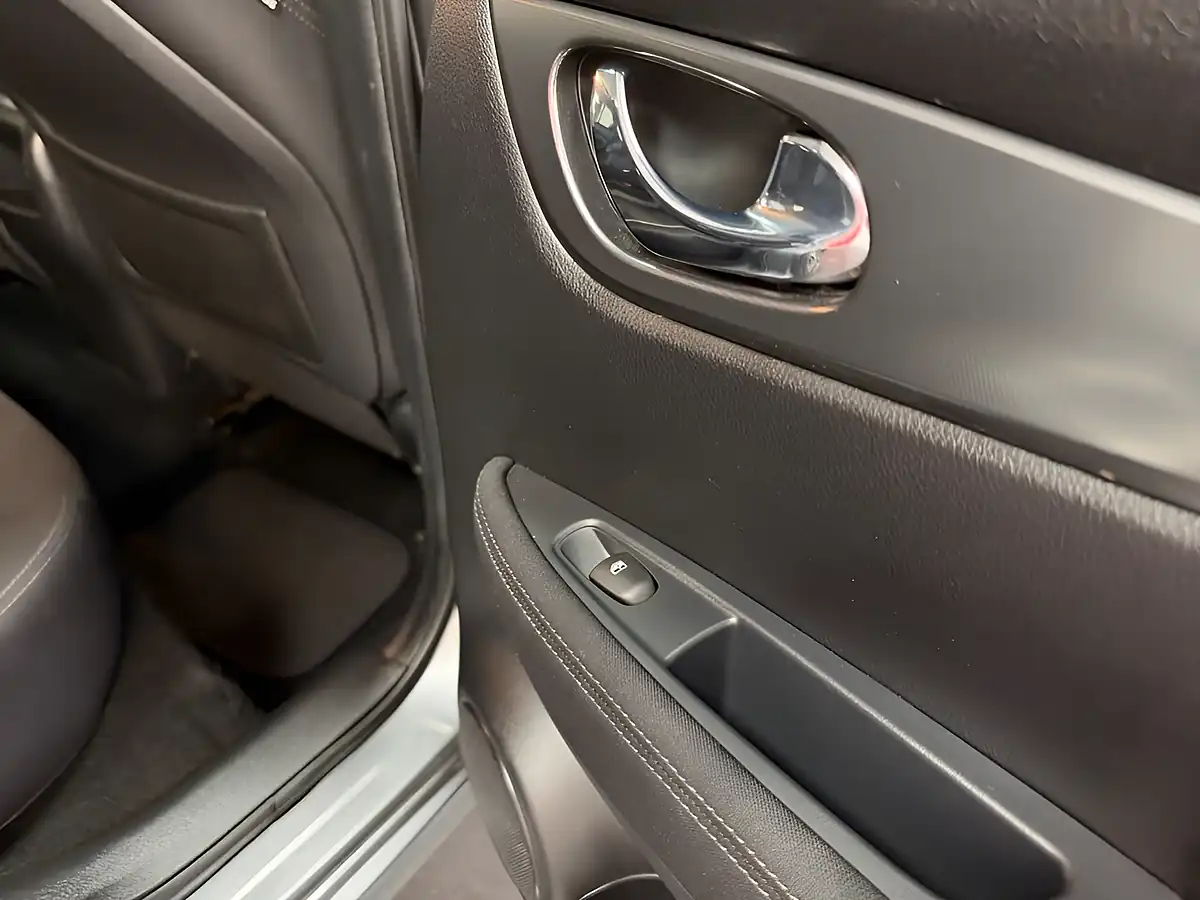 Used 2017 Nissan Qashqai N-Connecta Grey - Interior and Exterior details 6