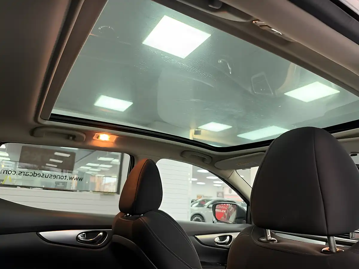 Used 2017 Nissan Qashqai N-Connecta Grey - Interior and Exterior details 7