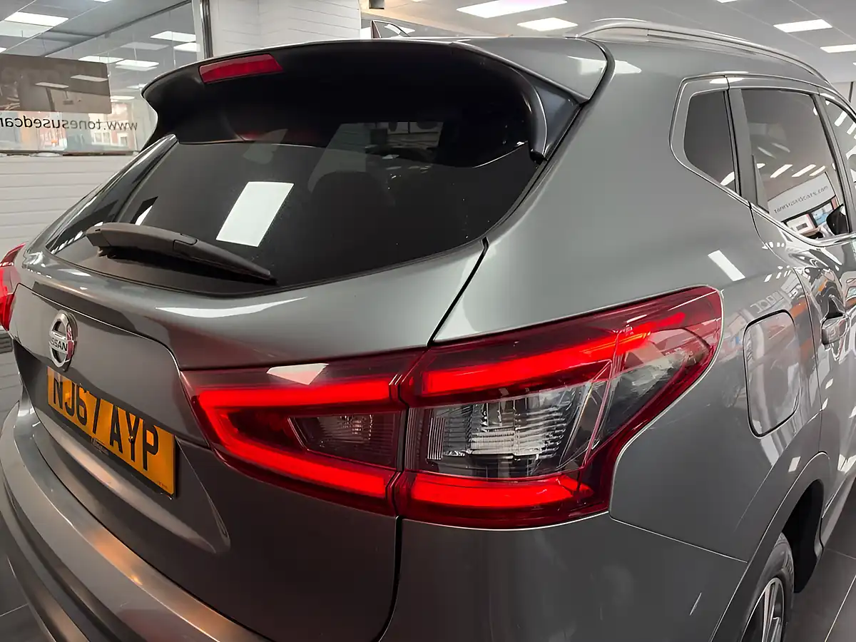 Used 2017 Nissan Qashqai N-Connecta Grey - Interior and Exterior details 8