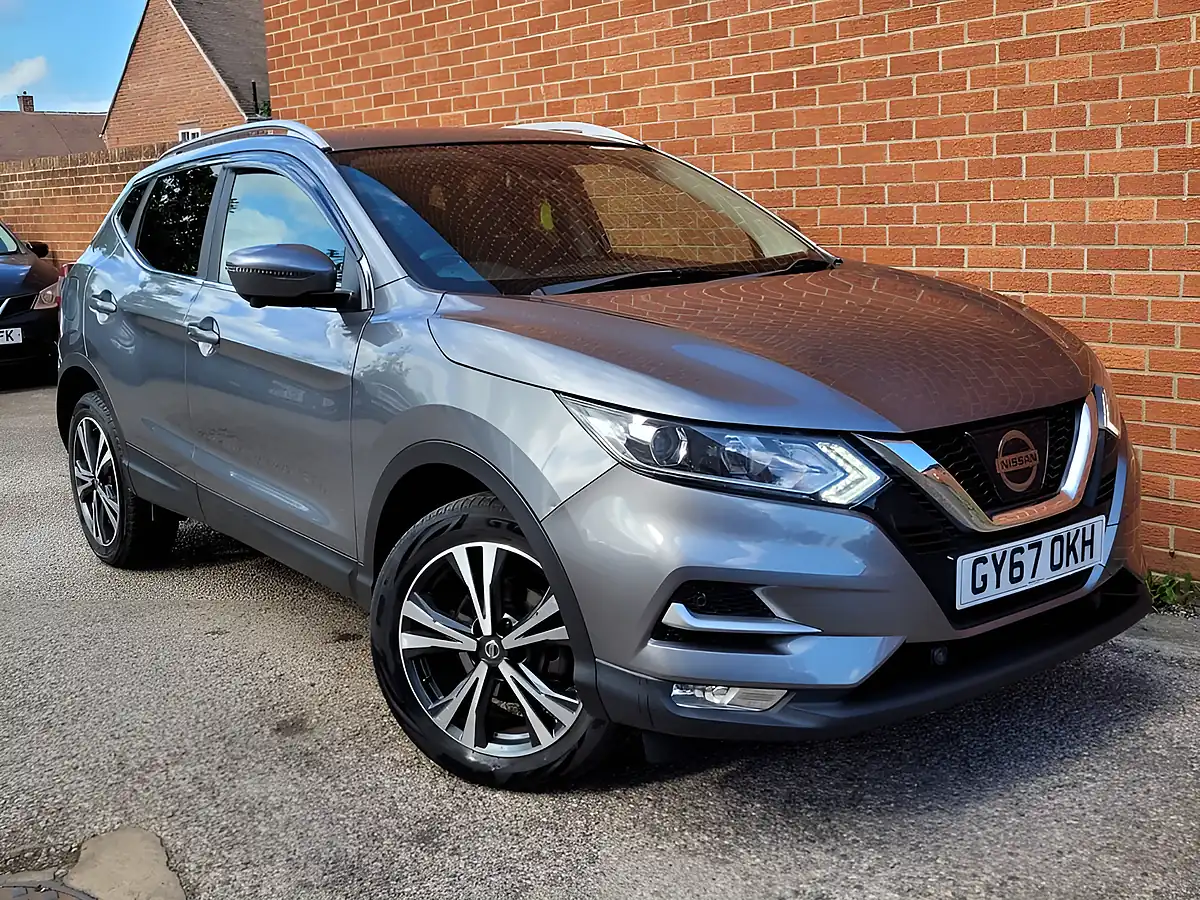 Used 2017 Nissan Qashqai N-Connecta Grey - Interior and Exterior details 12