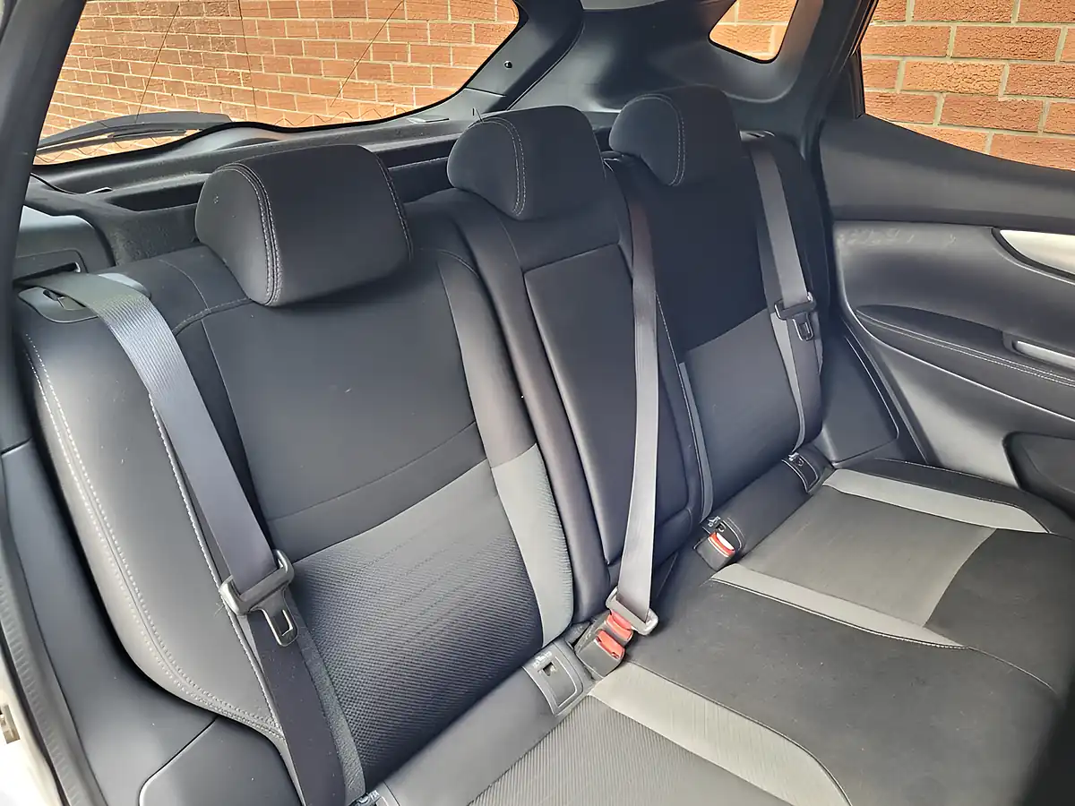 Used 2017 Nissan Qashqai N-Connecta Grey - Interior and Exterior details 15