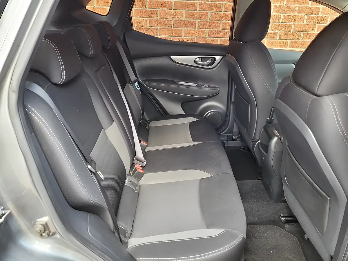 Used 2017 Nissan Qashqai N-Connecta Grey - Interior and Exterior details 16