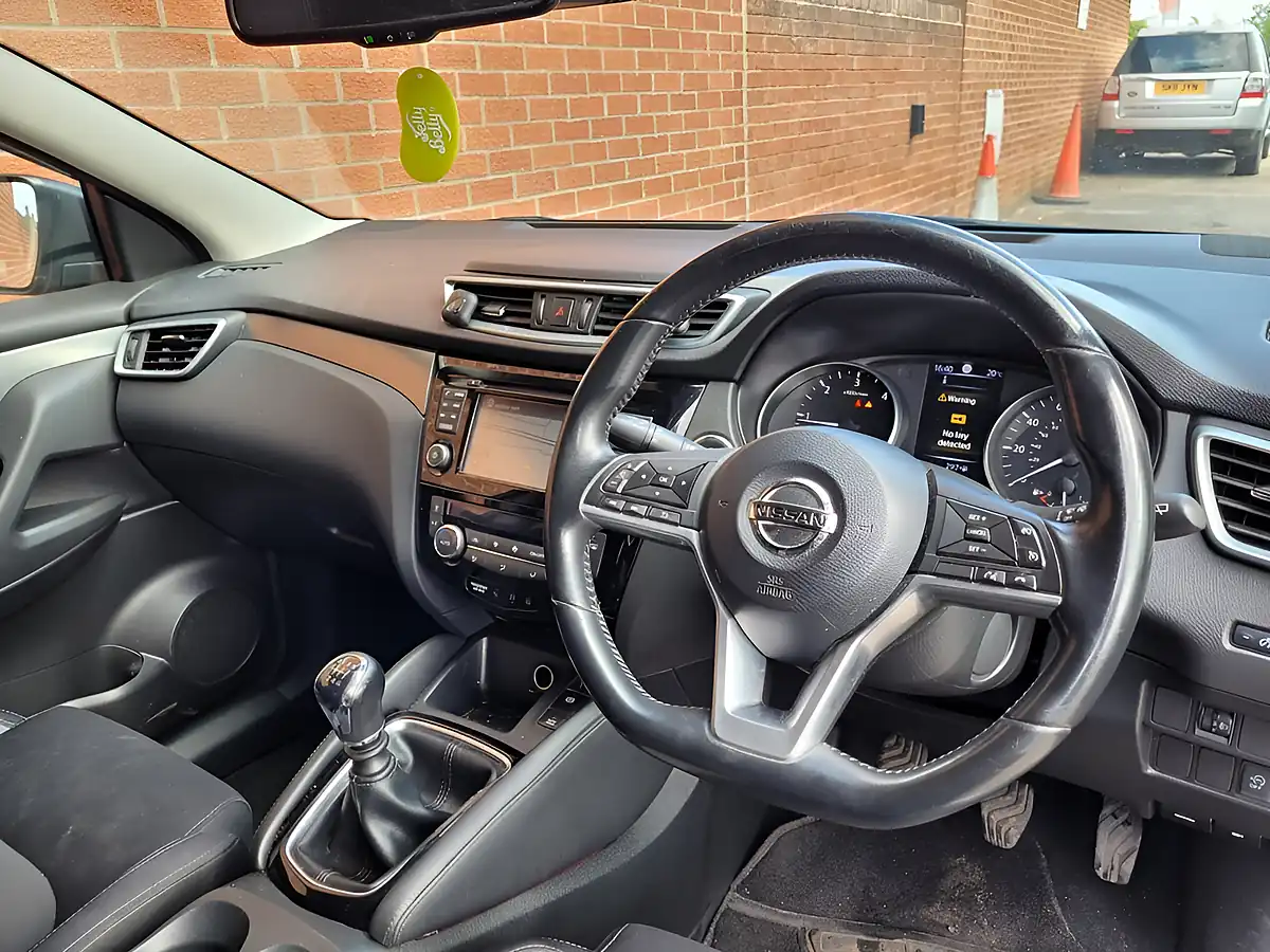 Used 2017 Nissan Qashqai N-Connecta Grey - Interior and Exterior details 18