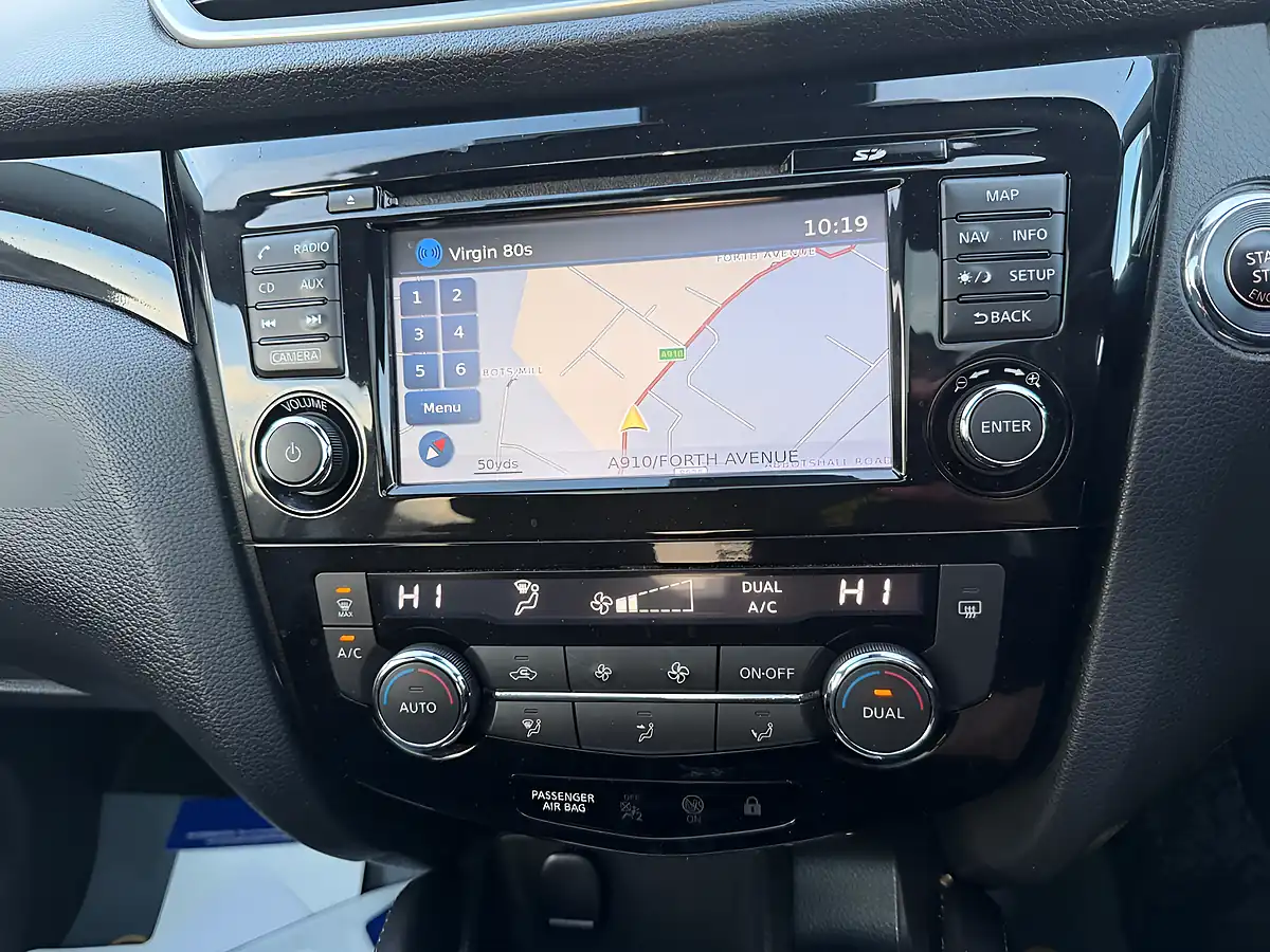 Used 2017 Nissan Qashqai N-Connecta Gun Metallic - Interior and Exterior details 17