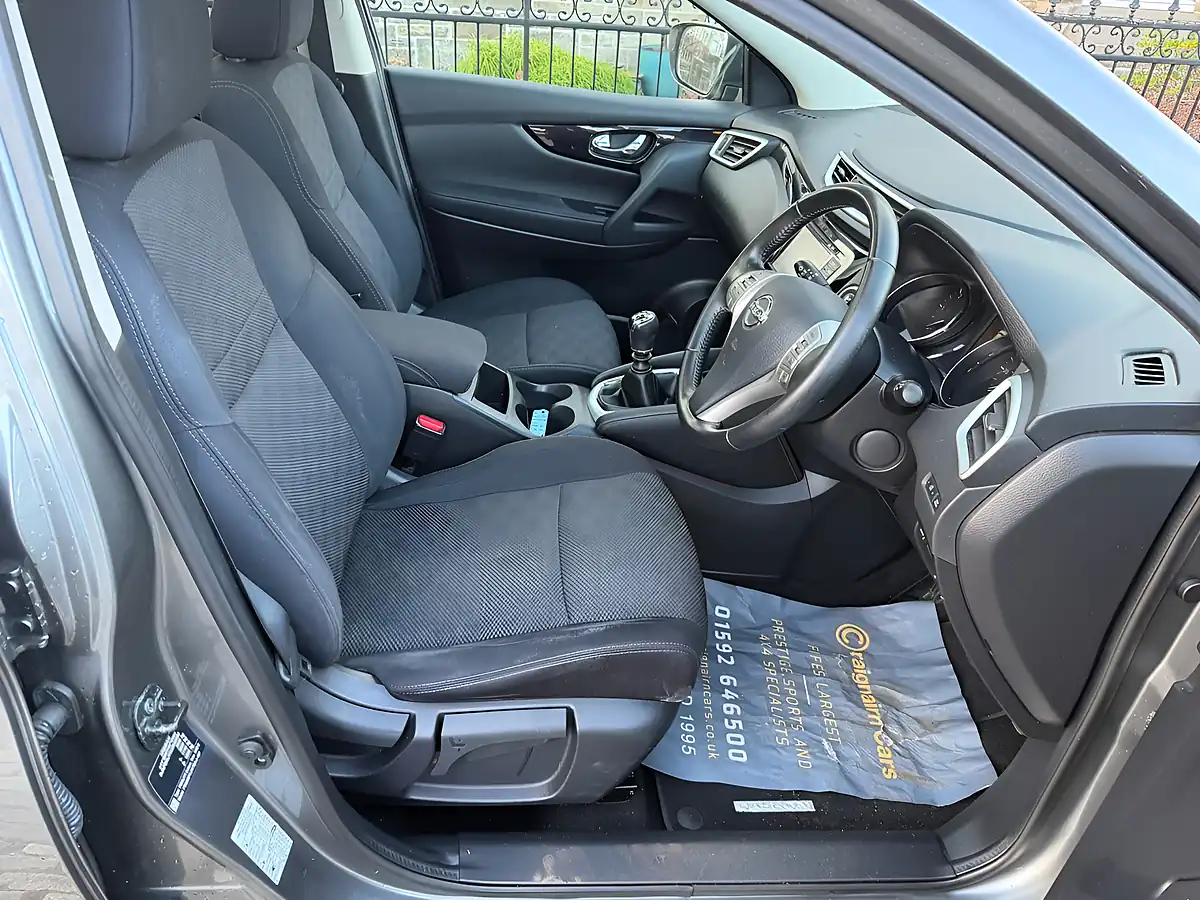 Used 2017 Nissan Qashqai N-Connecta Gun Metallic - Interior and Exterior details 2