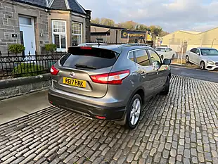 Used 2017 Nissan Qashqai N-Connecta Gun Metallic - Interior and Exterior details 4