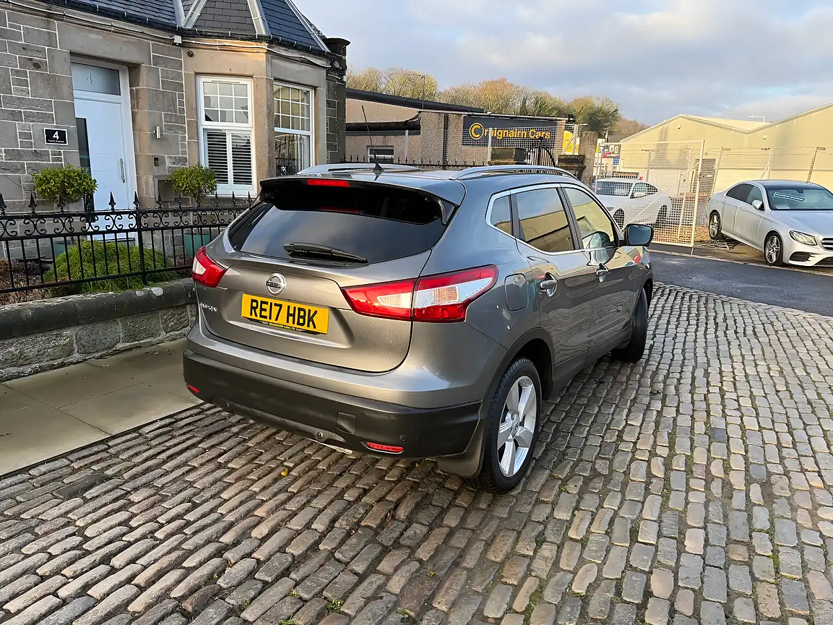 Used 2017 Nissan Qashqai N-Connecta Gun Metallic - Interior and Exterior details 4