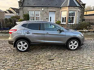 Used 2017 Nissan Qashqai N-Connecta Gun Metallic - Interior and Exterior details 5