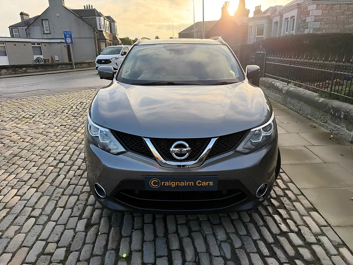 Used 2017 Nissan Qashqai N-Connecta Gun Metallic - Interior and Exterior details 6