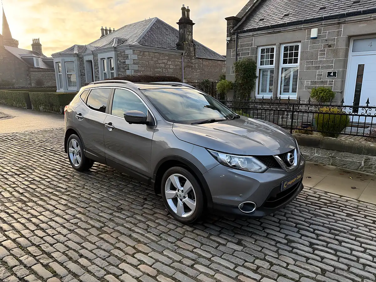 Used 2017 Nissan Qashqai N-Connecta Gun Metallic - Interior and Exterior details 7