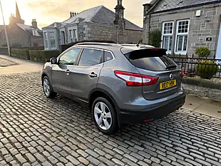 Used 2017 Nissan Qashqai N-Connecta Gun Metallic - Interior and Exterior details 8