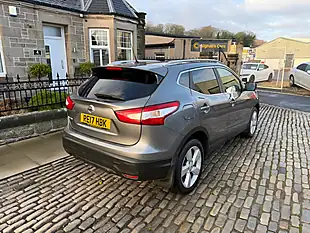 Used 2017 Nissan Qashqai N-Connecta Gun Metallic - Interior and Exterior details 9