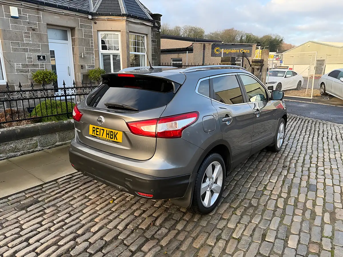 Used 2017 Nissan Qashqai N-Connecta Gun Metallic - Interior and Exterior details 9