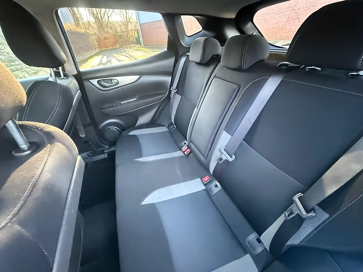 Used 2017 Nissan Qashqai N-Connecta Ink Blue - Interior and Exterior details 11