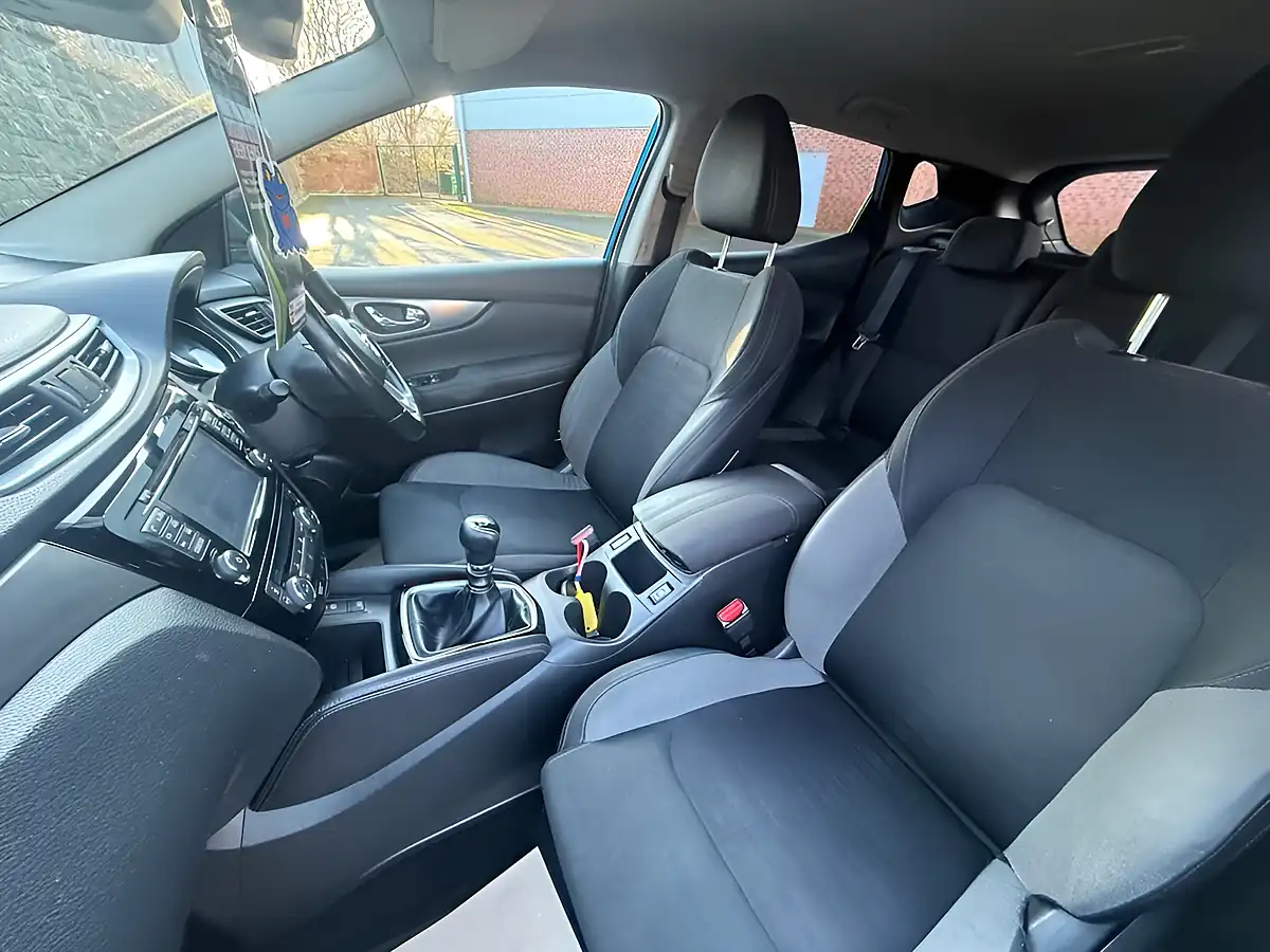 Used 2017 Nissan Qashqai N-Connecta Ink Blue - Interior and Exterior details 17