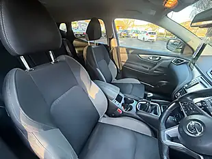 Used 2017 Nissan Qashqai N-Connecta Ink Blue - Interior and Exterior details 18