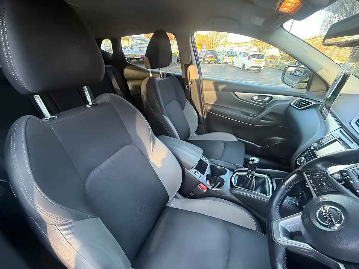 Used 2017 Nissan Qashqai N-Connecta Ink Blue - Interior and Exterior details 18