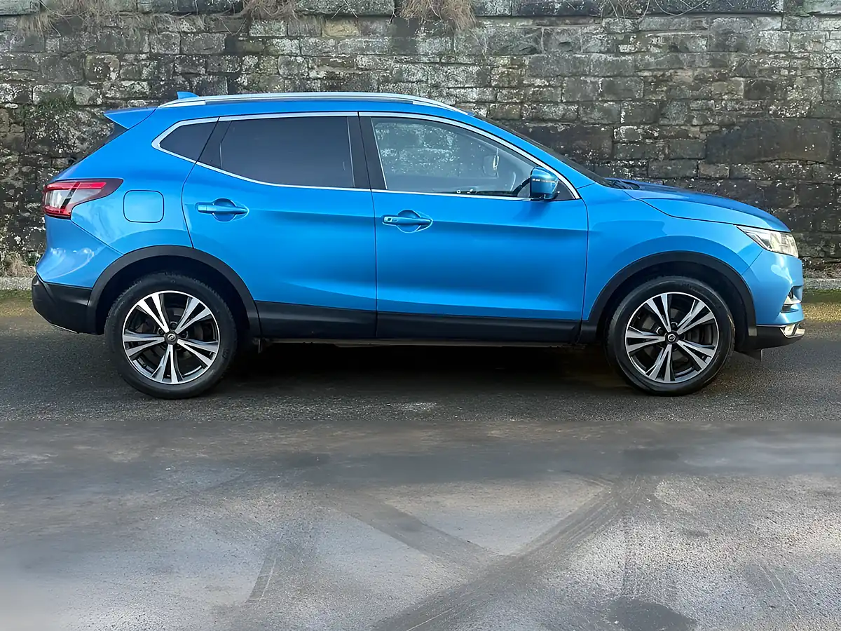 Used 2017 Nissan Qashqai N-Connecta Ink Blue - Interior and Exterior details 4