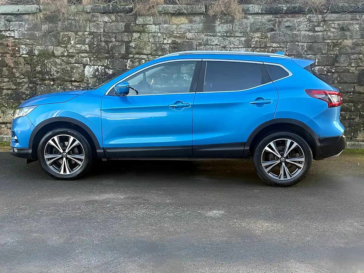 Used 2017 Nissan Qashqai N-Connecta Ink Blue - Interior and Exterior details 5