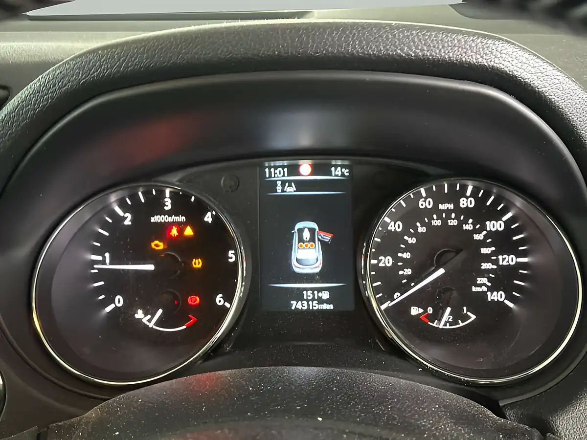 Used 2017 Nissan Qashqai N-Connecta Pearl Black - Interior and Exterior details 12