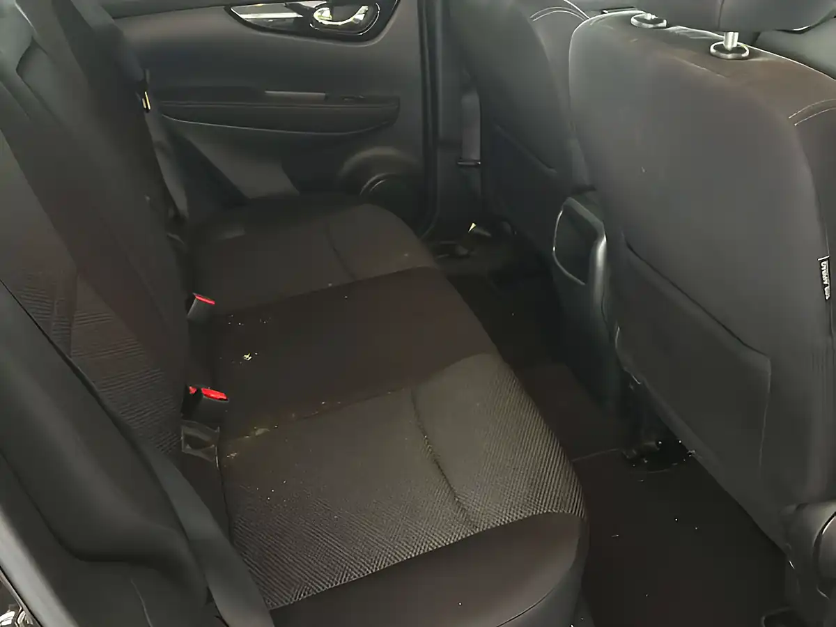 Used 2017 Nissan Qashqai N-Connecta Pearl Black - Interior and Exterior details 9