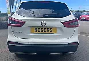 Used 2017 Nissan Qashqai N-Connecta Pearl White - Interior and Exterior details 11