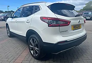 Used 2017 Nissan Qashqai N-Connecta Pearl White - Interior and Exterior details 12