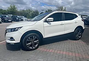 Used 2017 Nissan Qashqai N-Connecta Pearl White - Interior and Exterior details 14
