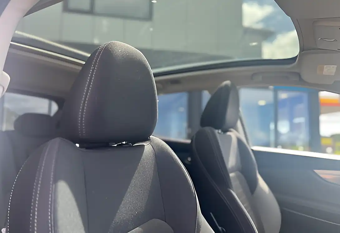 Used 2017 Nissan Qashqai N-Connecta Pearl White - Interior and Exterior details 19