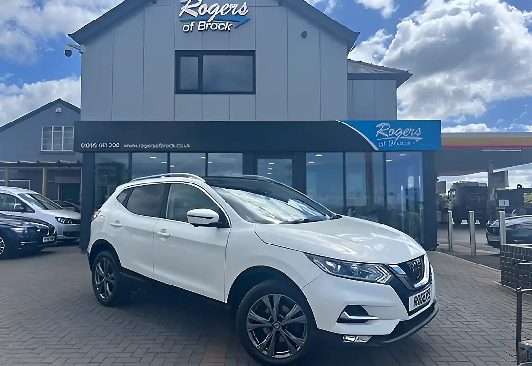 Used 2017 Nissan Qashqai N-Connecta Pearl White - Interior and Exterior details 2