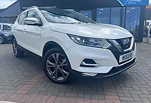 Used 2017 Nissan Qashqai N-Connecta Pearl White - Interior and Exterior details 3