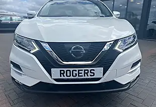 Used 2017 Nissan Qashqai N-Connecta Pearl White - Interior and Exterior details 5