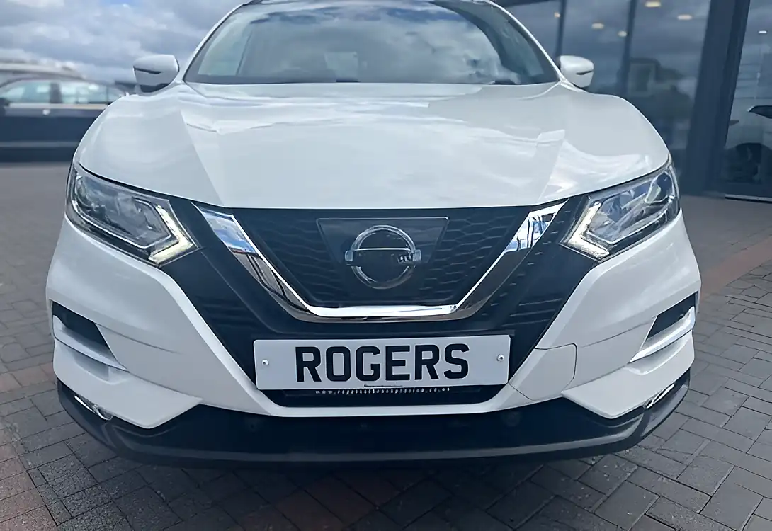 Used 2017 Nissan Qashqai N-Connecta Pearl White - Interior and Exterior details 5