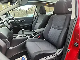 Used 2017 Nissan Qashqai N-Connecta Red - Interior and Exterior details 10