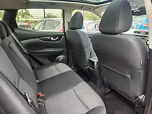 Used 2017 Nissan Qashqai N-Connecta Red - Interior and Exterior details 11