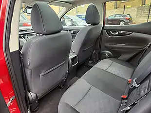 Used 2017 Nissan Qashqai N-Connecta Red - Interior and Exterior details 12