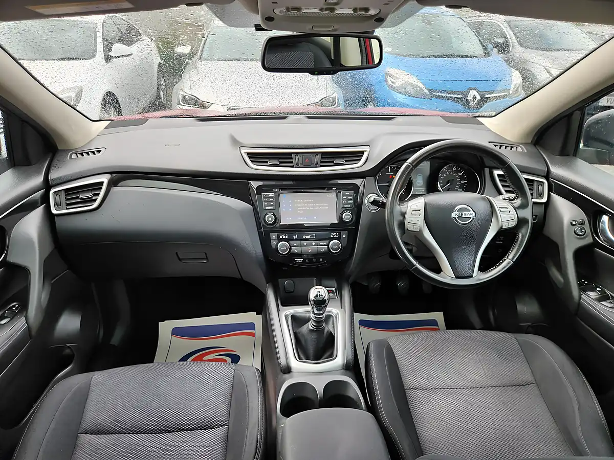 Used 2017 Nissan Qashqai N-Connecta Red - Interior and Exterior details 13
