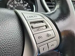 Used 2017 Nissan Qashqai N-Connecta Red - Interior and Exterior details 16