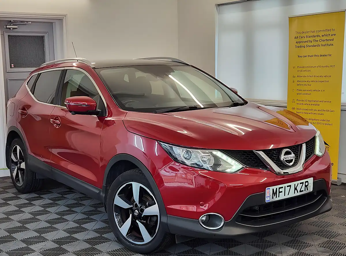 Used 2017 Nissan Qashqai N-Connecta Red - Interior and Exterior details 3